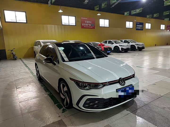 Фото 3 - Volkswagen Golf GTI