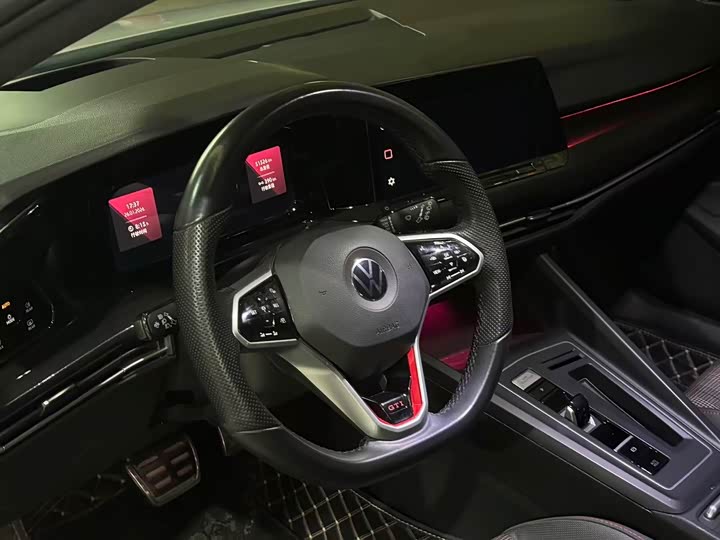 Фото 9 - Volkswagen Golf GTI