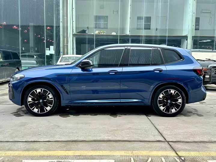 Фото 3 - BMW iX3