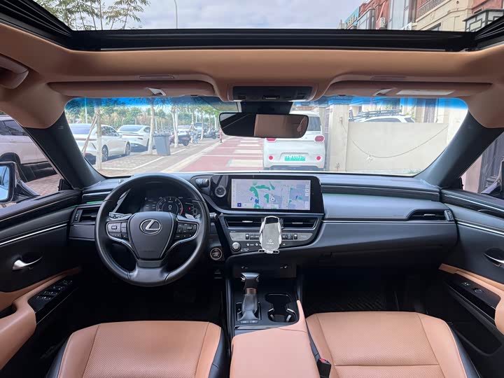 Фото 5 - Lexus ES