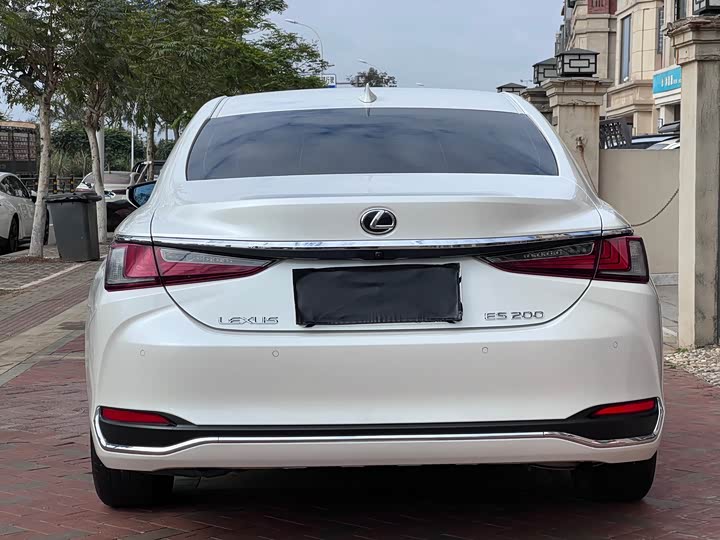 Фото 8 - Lexus ES