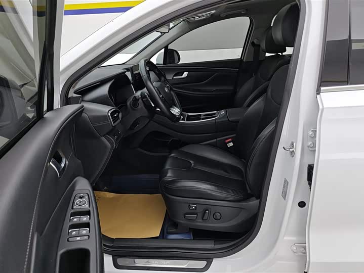 Фото 9 - Hyundai Santa Fe