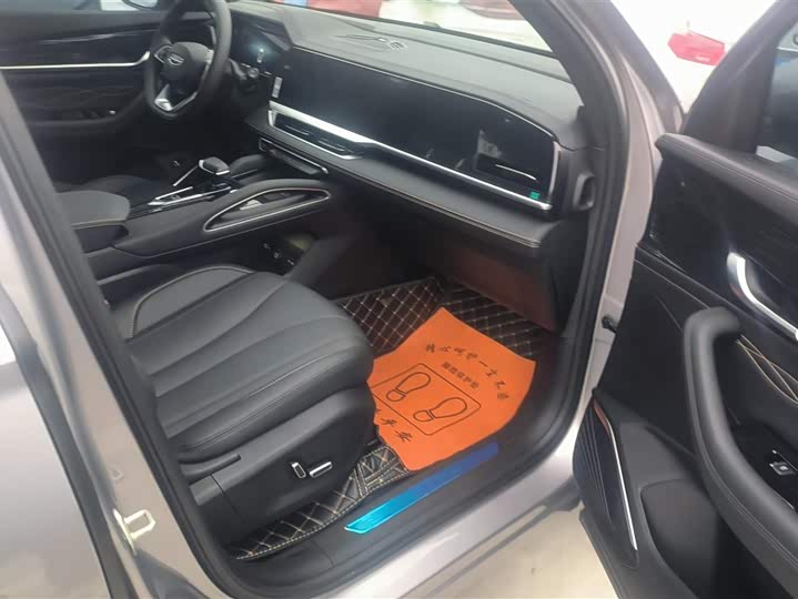 Фото 8 - Geely Monjaro