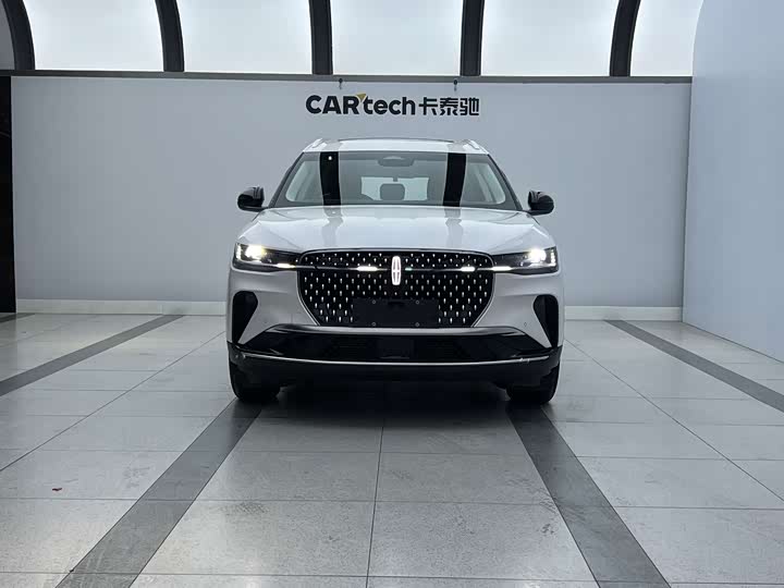 Фото 2 - Lincoln Nautilus