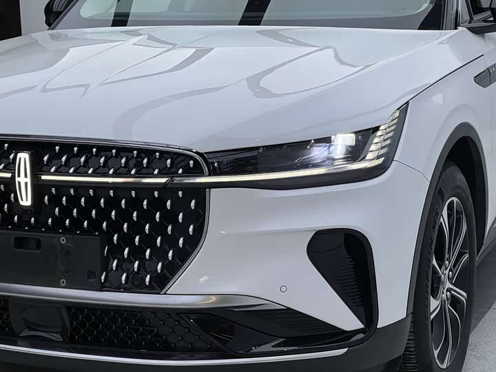 Фото 4 - Lincoln Nautilus