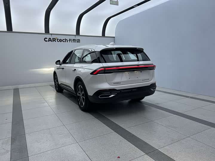 Фото 5 - Lincoln Nautilus