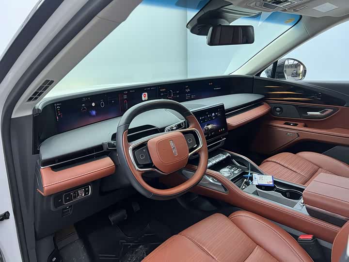 Фото 9 - Lincoln Nautilus