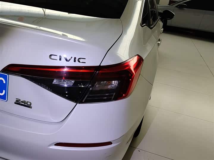 Фото 8 - Honda Civic