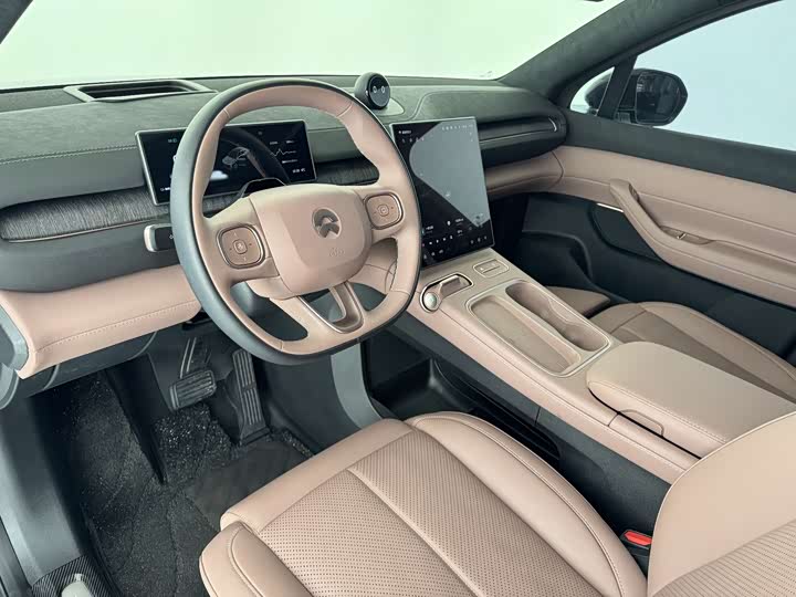 Фото 3 - Nio EC6