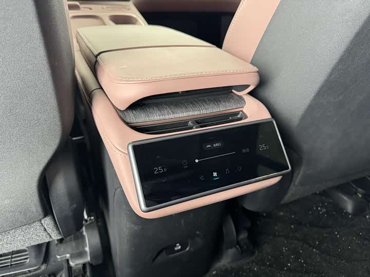 Фото 6 - Nio EC6