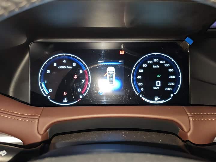 Фото 4 - Geely Okavango