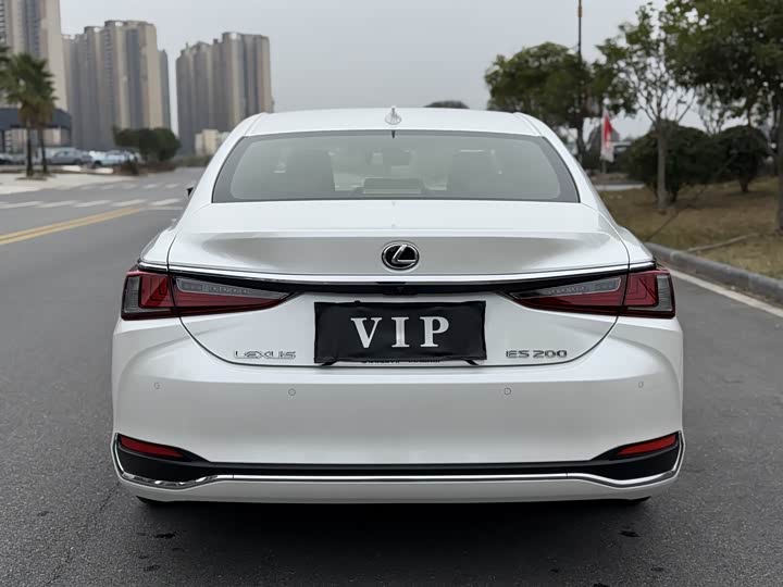 Фото 4 - Lexus ES