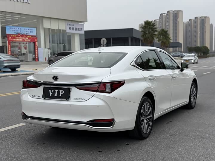 Фото 5 - Lexus ES