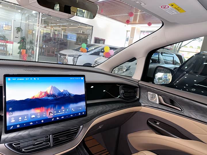 Фото 9 - Denza D9