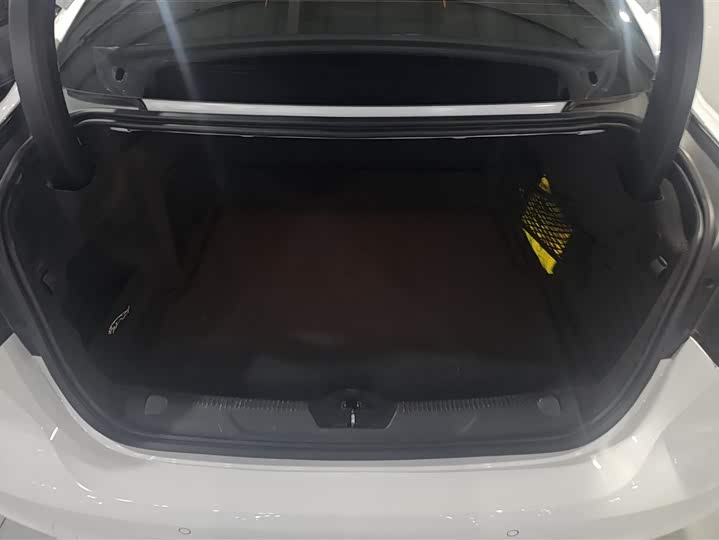 Фото 4 - Jaguar XE L