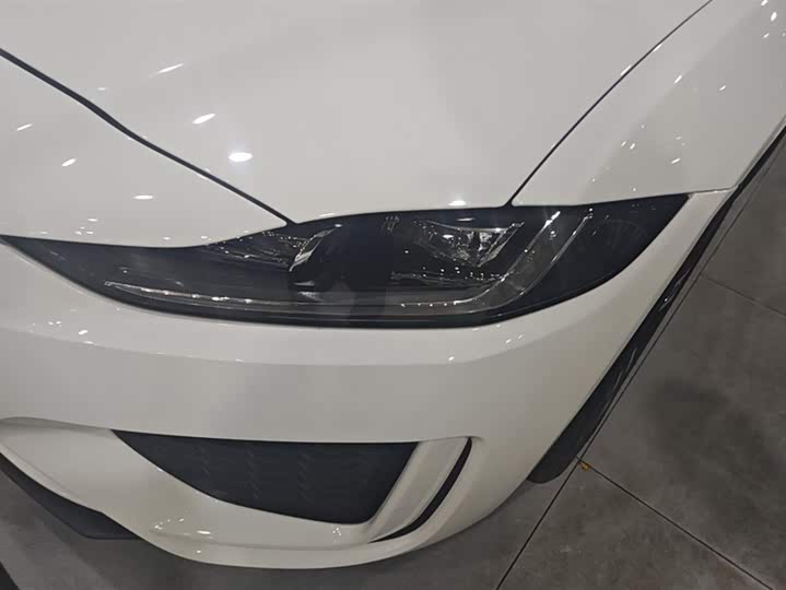 Фото 5 - Jaguar XE L