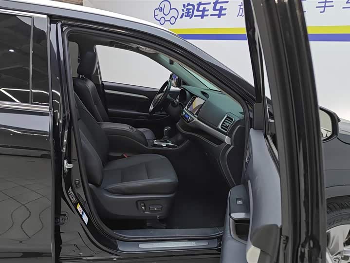 Фото 8 - Toyota Highlander