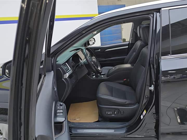 Фото 9 - Toyota Highlander