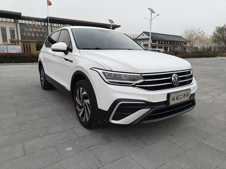 Фото 3 - Volkswagen Tiguan L Pro