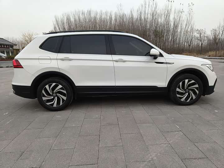 Фото 4 - Volkswagen Tiguan L Pro