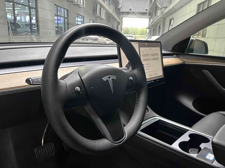 Фото 2 - Tesla Model Y