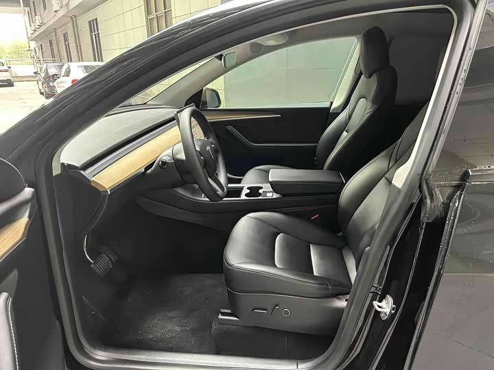 Фото 3 - Tesla Model Y