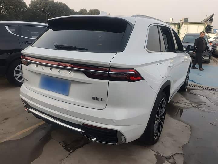 Фото 7 - Geely Monjaro