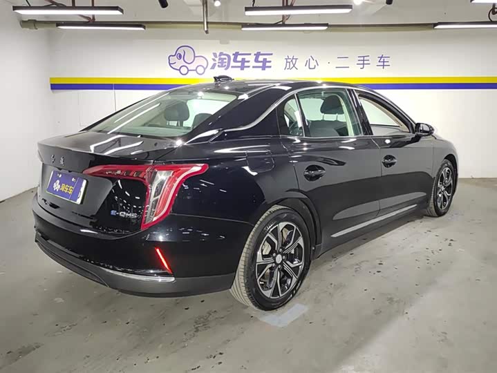 Фото 3 - Hongqi E-QM5