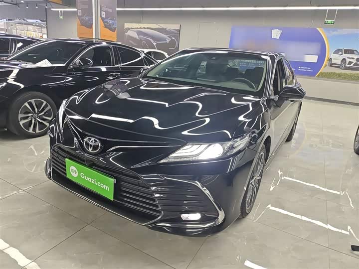 Фото 2 - Toyota Camry
