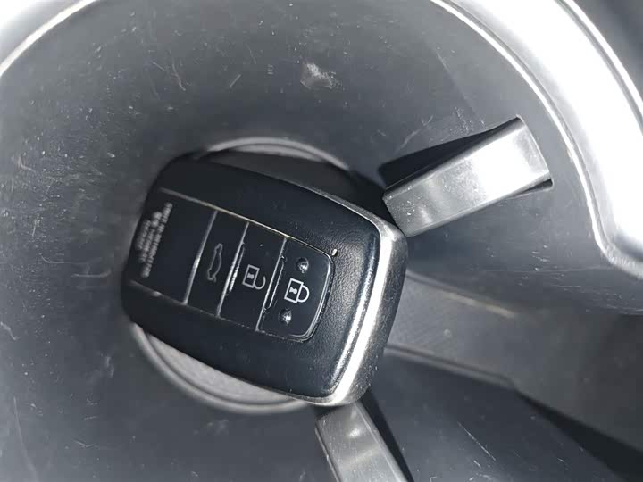 Фото 9 - Toyota Camry