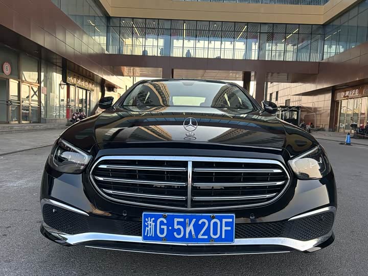 Фото 1 - Mercedes-Benz E-Class