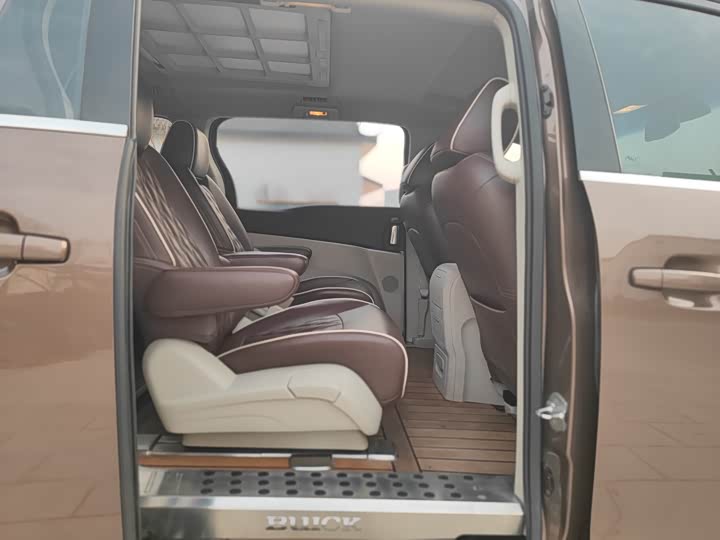 Фото 9 - Buick GL8 ES