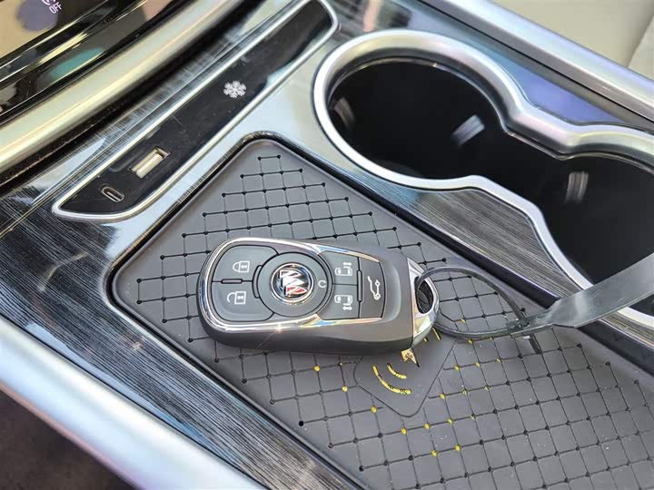 Фото 9 - Buick GL8 ES