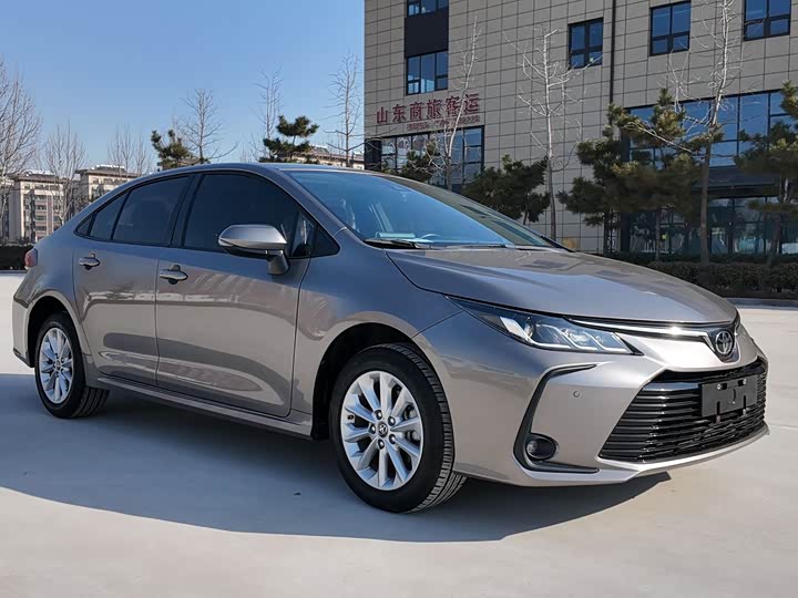 Фото 3 - Toyota Corolla