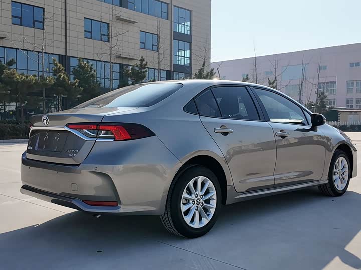 Фото 4 - Toyota Corolla