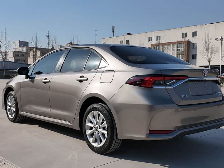 Фото 6 - Toyota Corolla