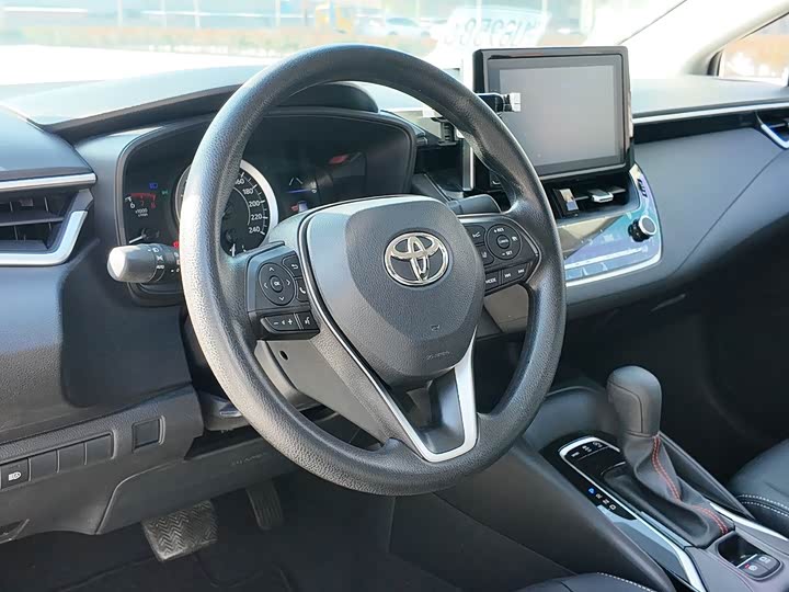 Фото 9 - Toyota Corolla