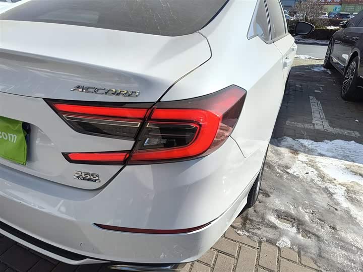 Фото 8 - Honda Accord