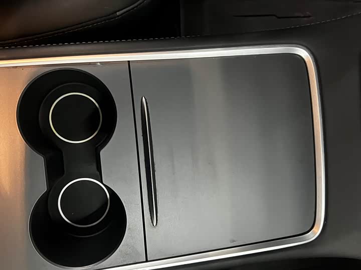 Фото 8 - Tesla Model 3