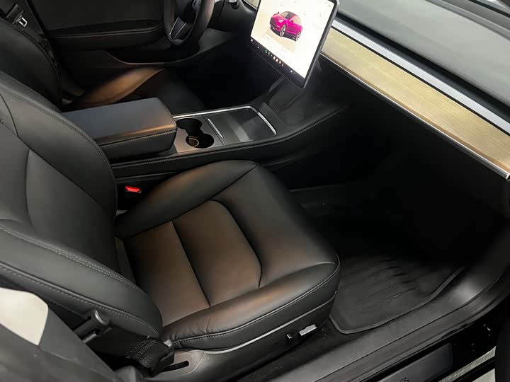 Фото 9 - Tesla Model 3