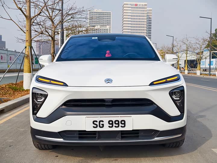 Фото 3 - Nio EC6