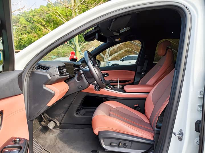 Фото 4 - Nio EC6