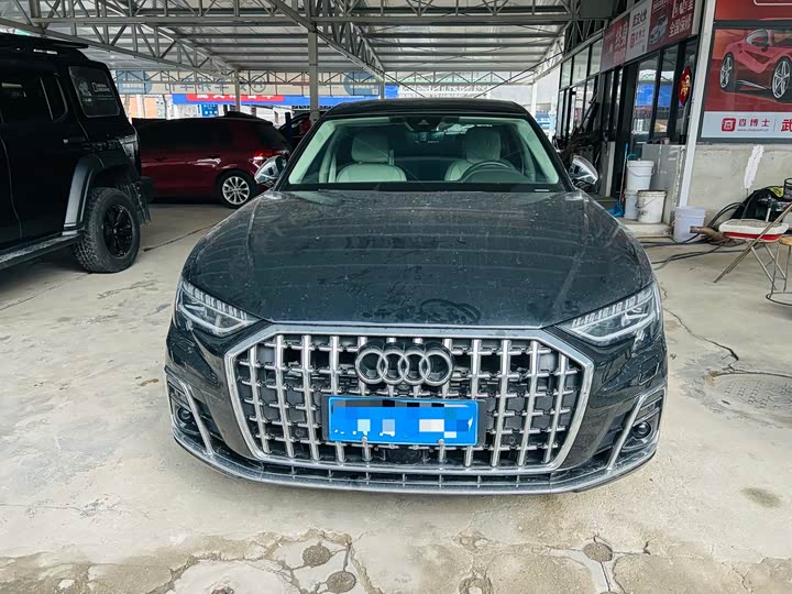 Фото 2 - Audi A8