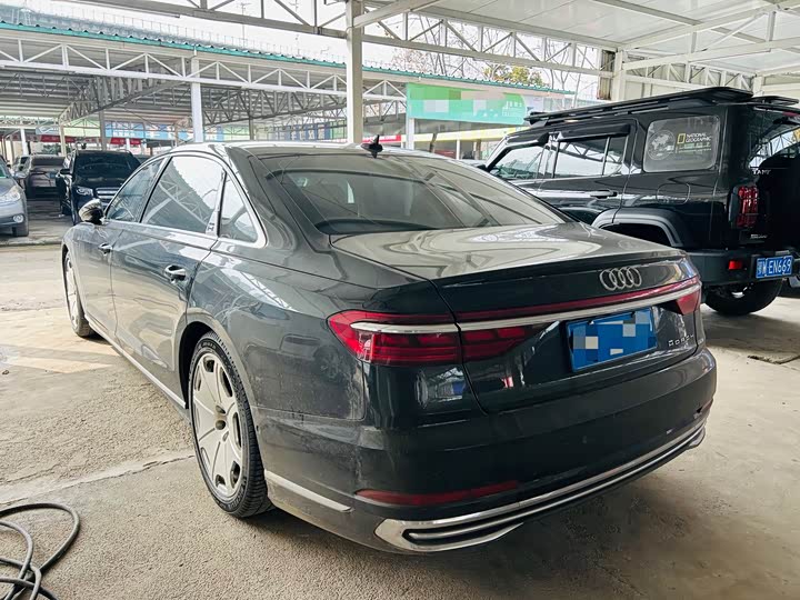 Фото 4 - Audi A8
