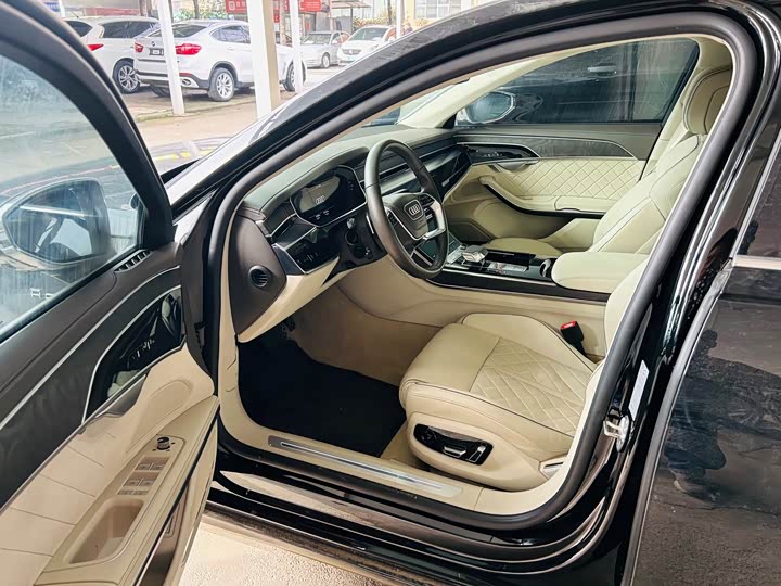 Фото 7 - Audi A8