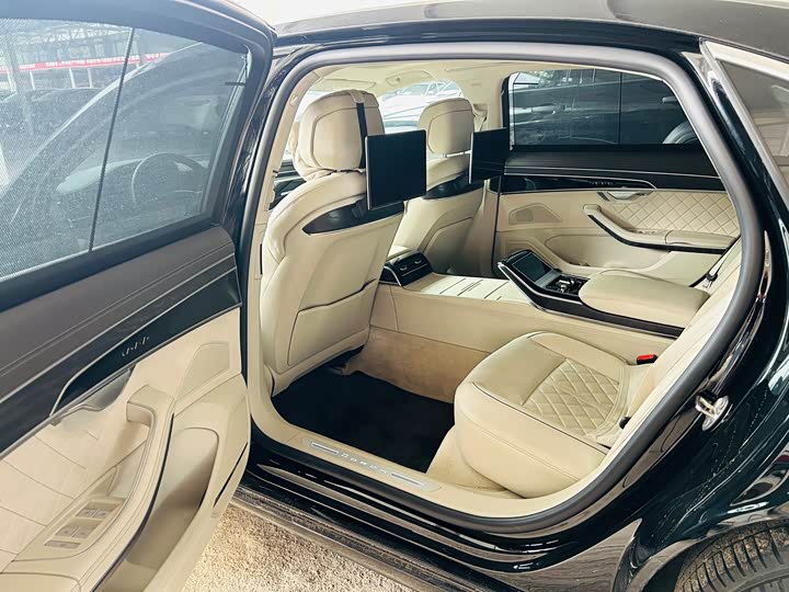 Фото 8 - Audi A8