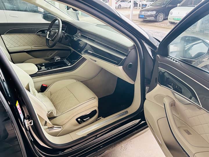 Фото 9 - Audi A8