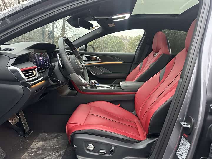 Фото 8 - Hongqi H6