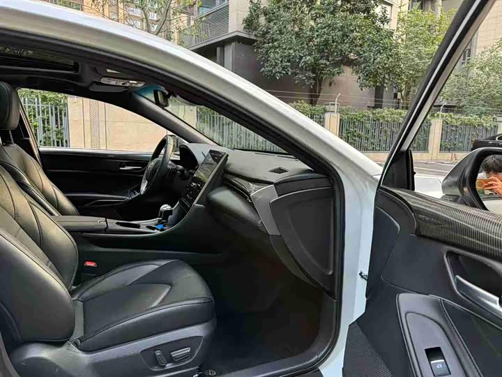 Фото 8 - Toyota Avalon