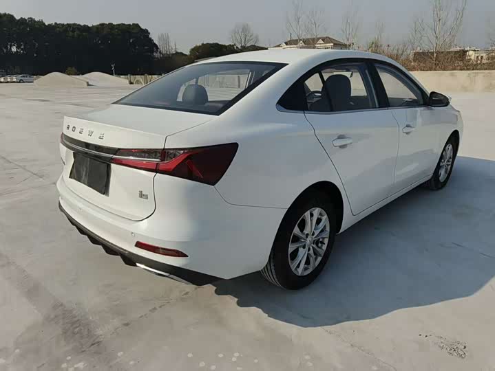 Фото 8 - Roewe i5